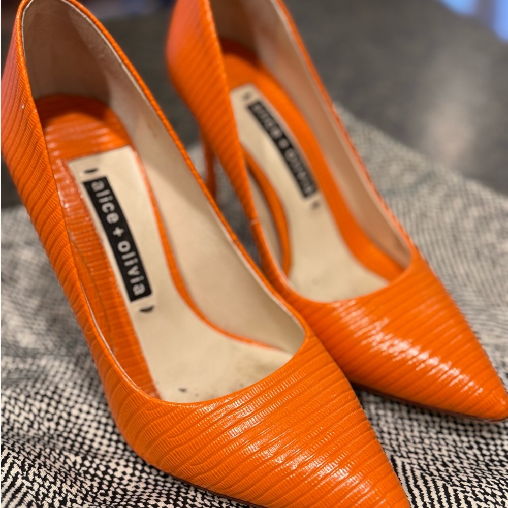 Alice + Olivia Vibrant Orange Ribbed Pointed-Toe Pumps